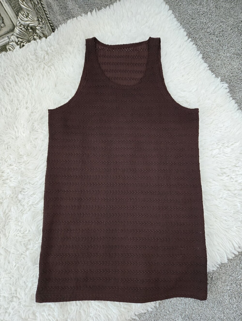 JJ Malibu elongated stretchy textured knit tank top. Chocolate Brown. Size Mediu